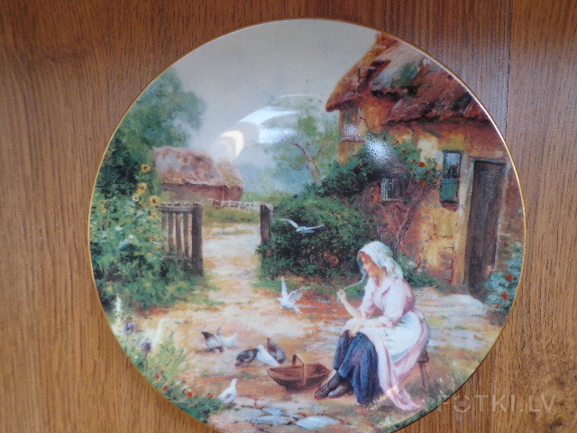 Кормление голубей »Мирная жизнь в деревне, "Feeding the Doves"A Peaceful Country Life.Wedgwood UK.1992